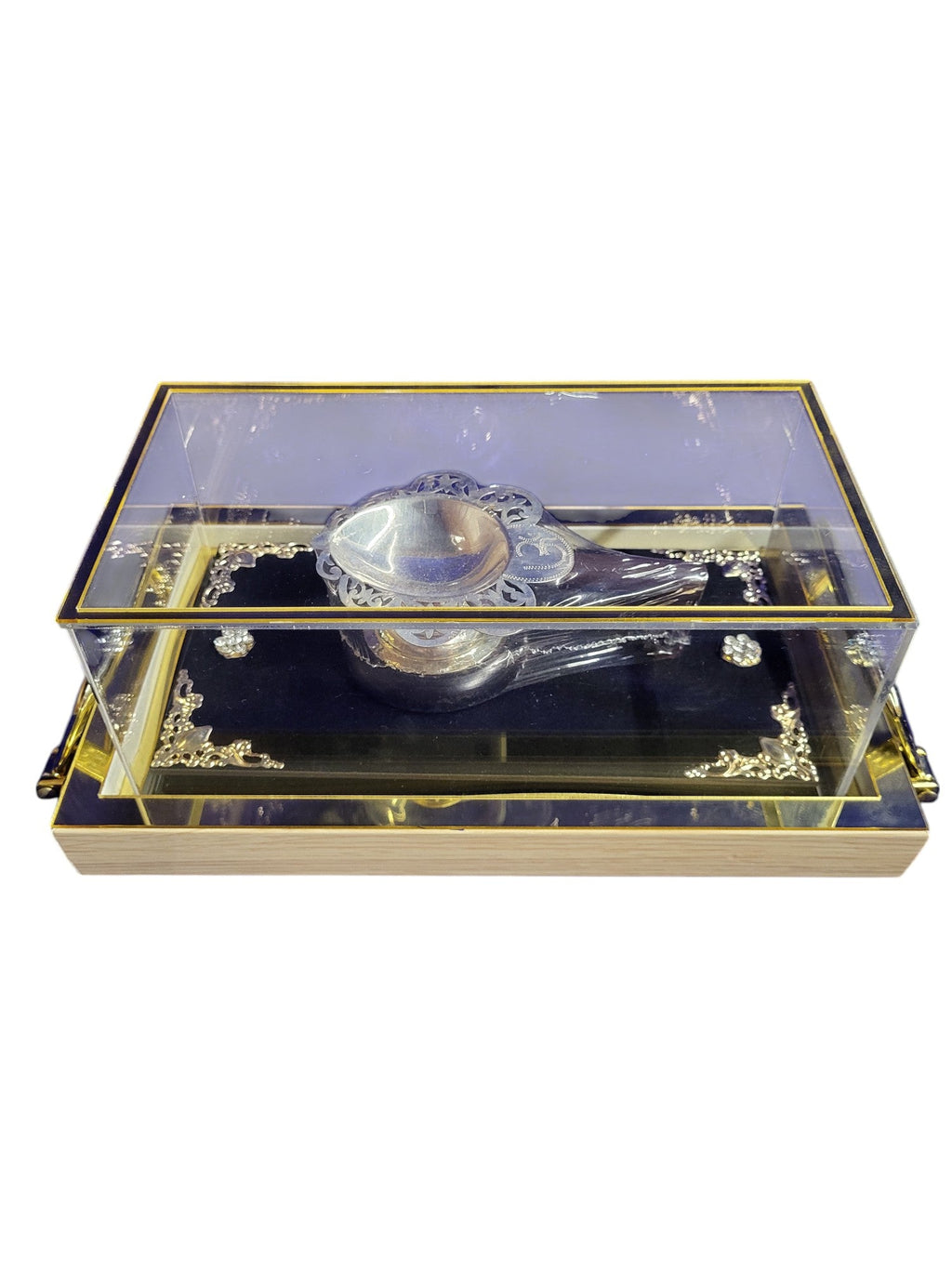 JALI CUTTING DEEPAM WITH WOODEN HANDLE"